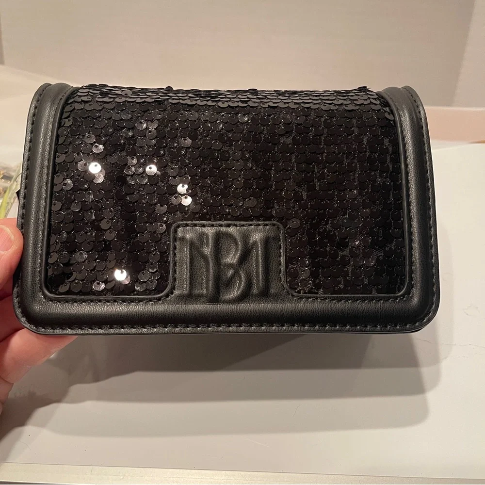 NWT Badgley Mischka Black Sequin Satin & Vegan Leather Crossbody Clutch Money‎